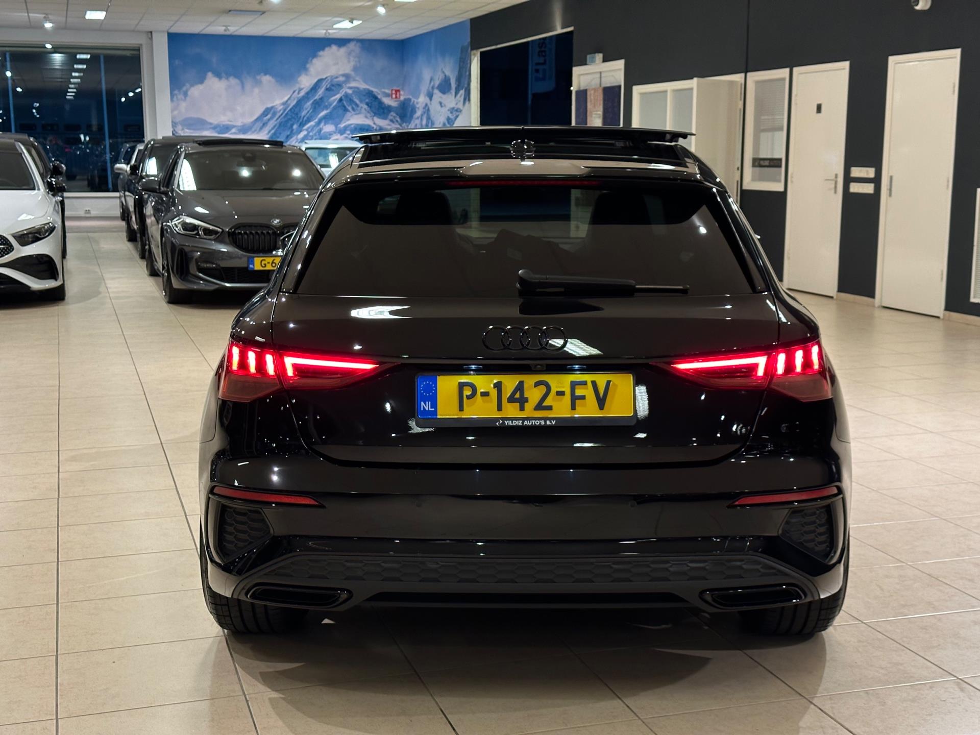 43956807-10.jpg