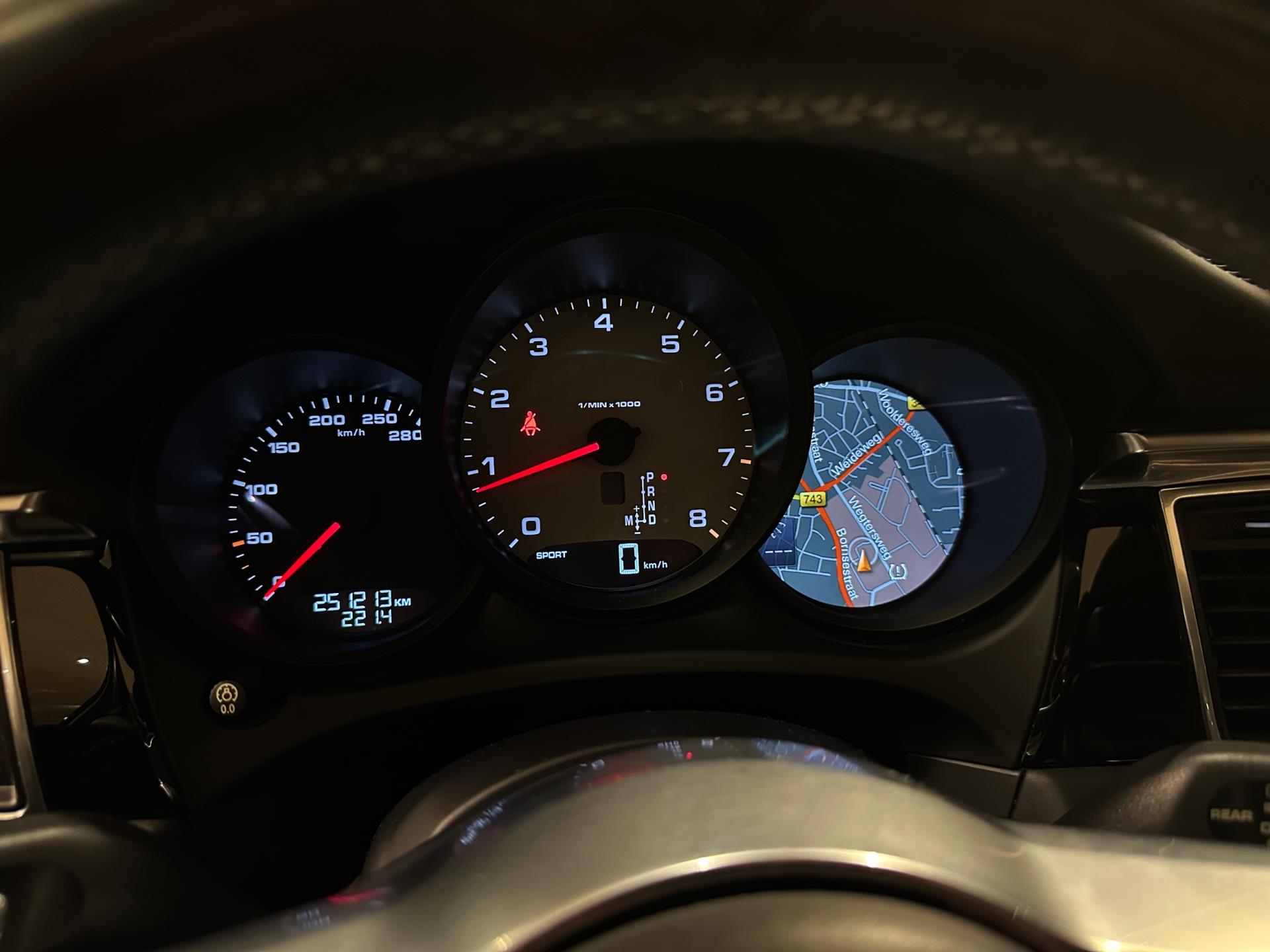 44484060-37.jpg