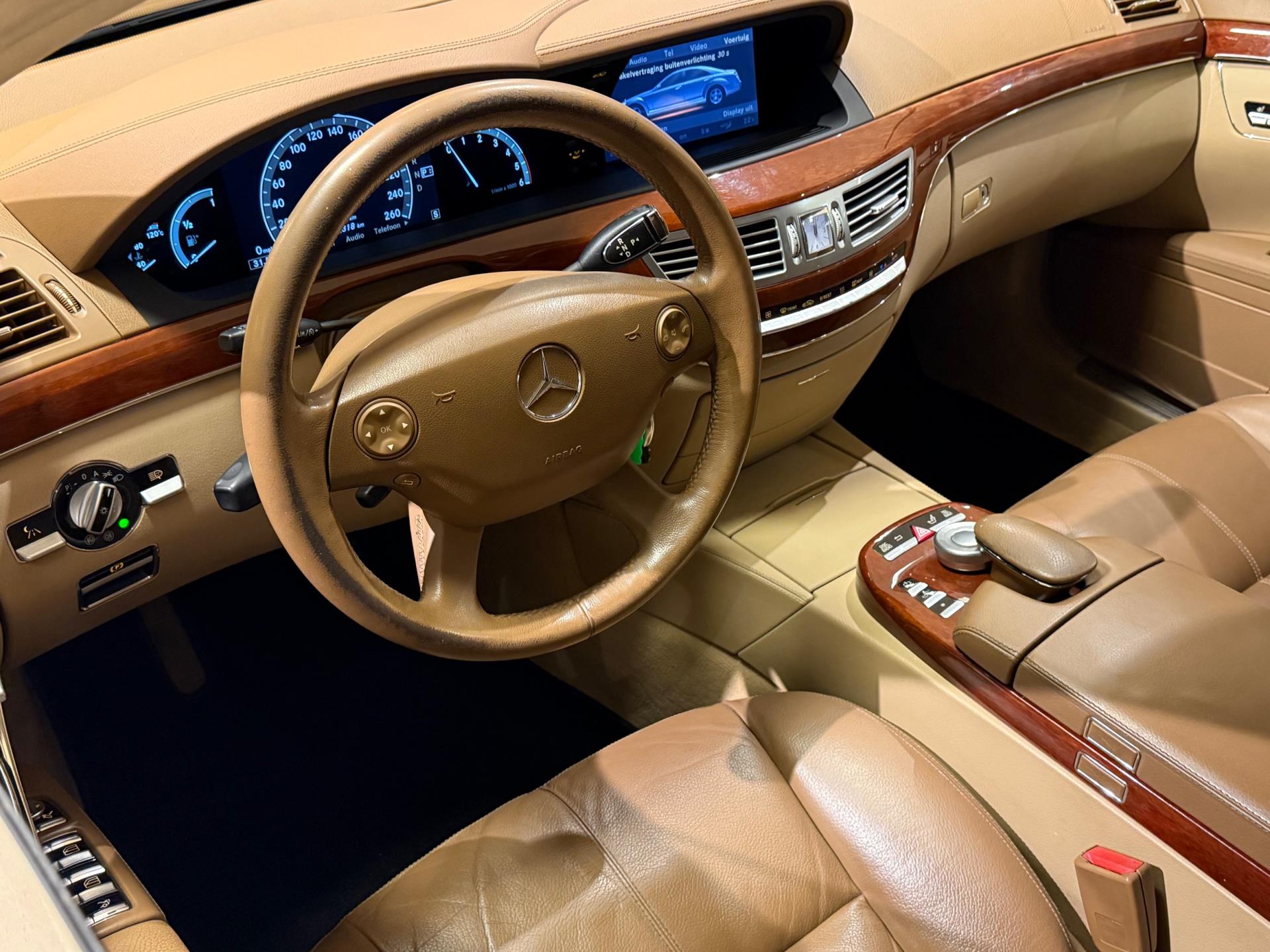 45088603-32.jpg