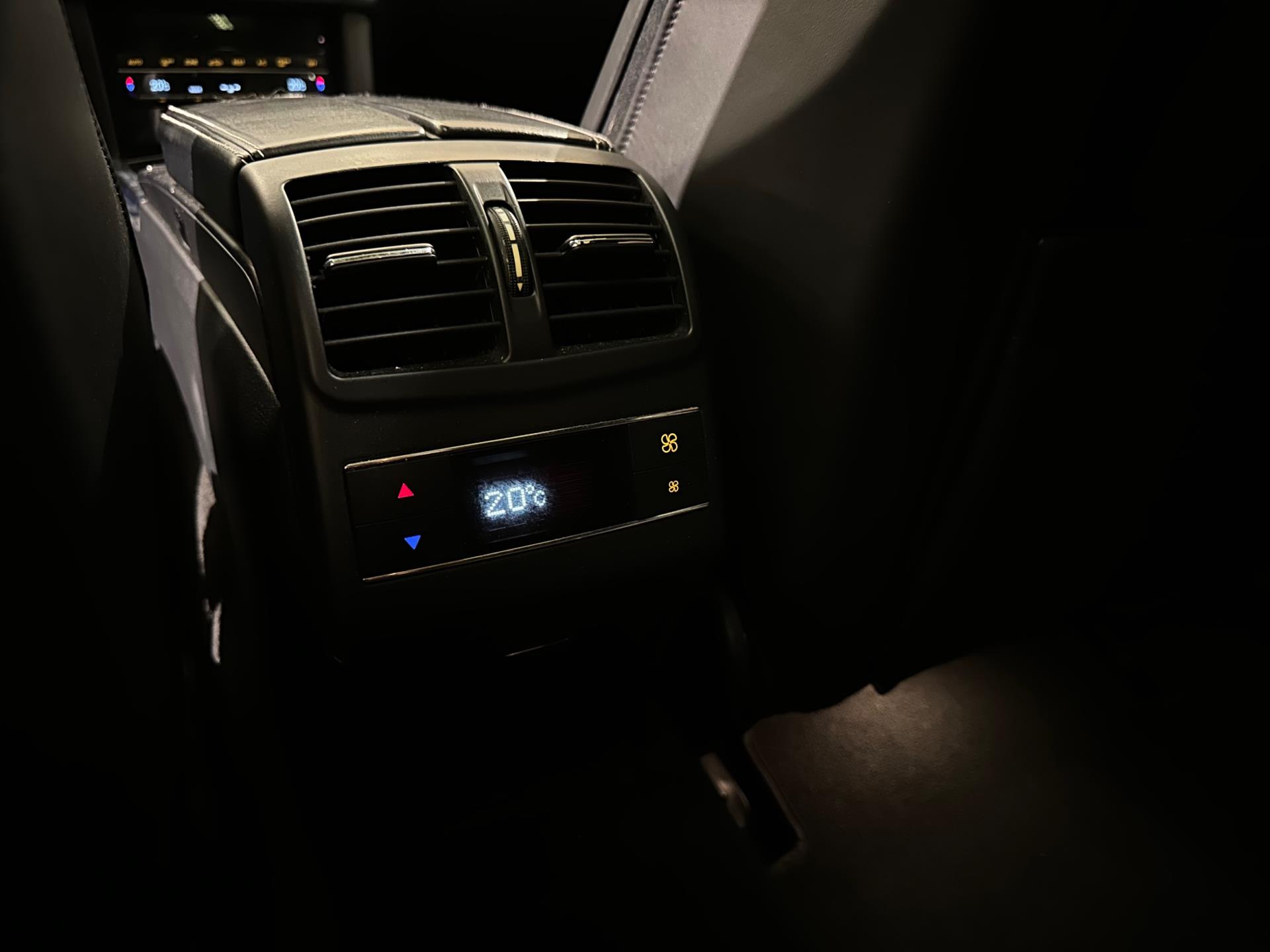 48026579-22.jpg
