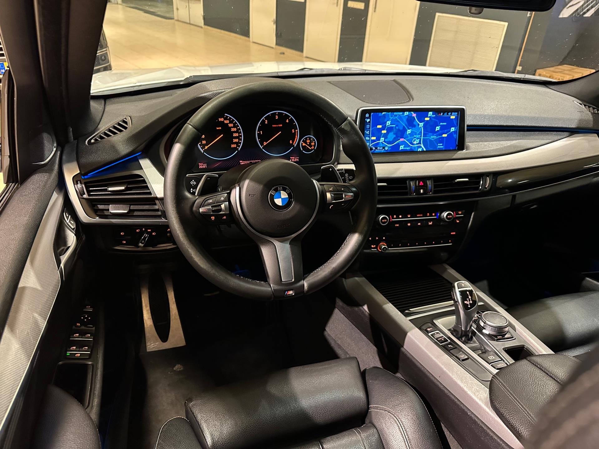 48077597-18.jpg