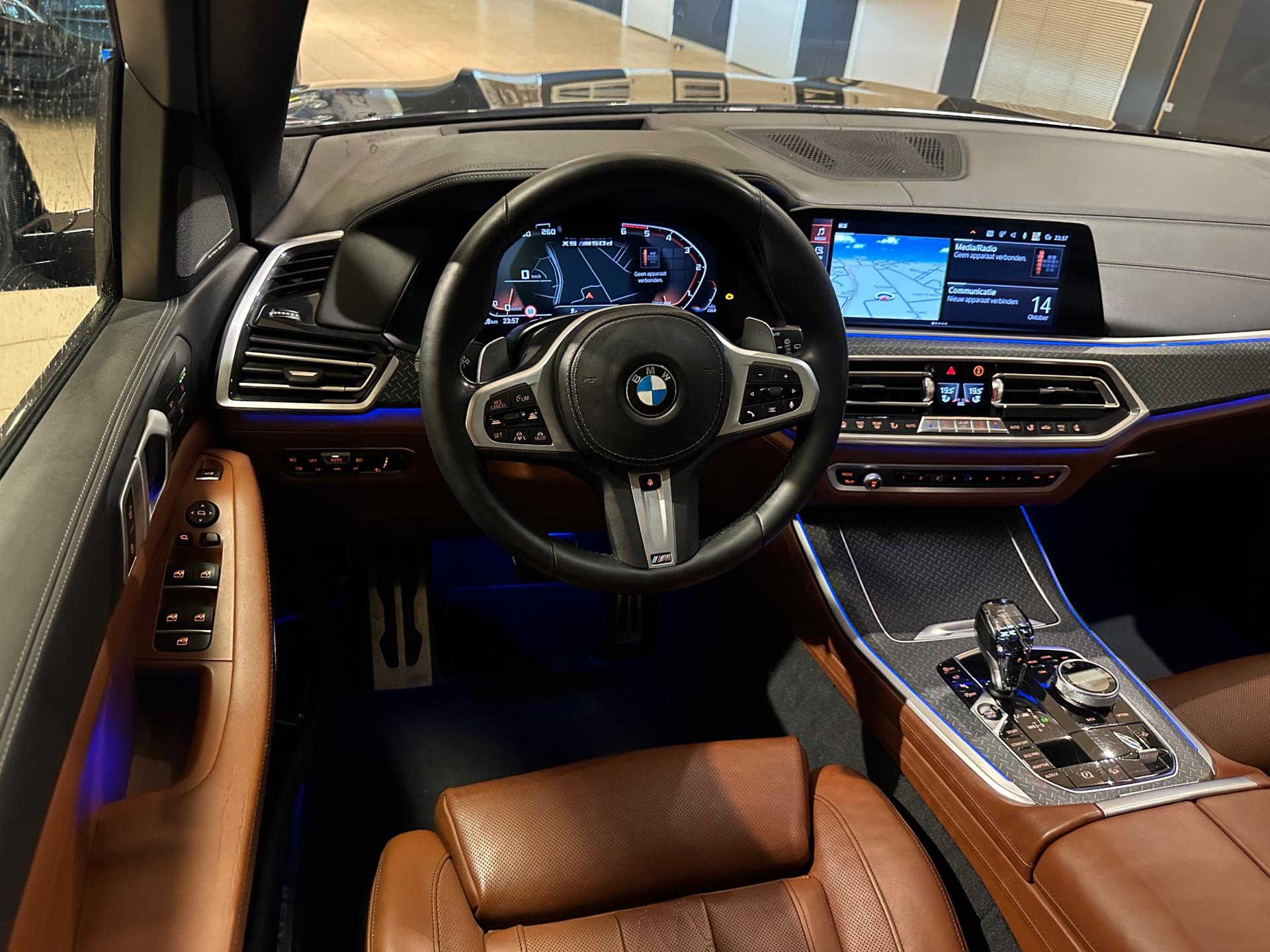 48409409-18.jpg