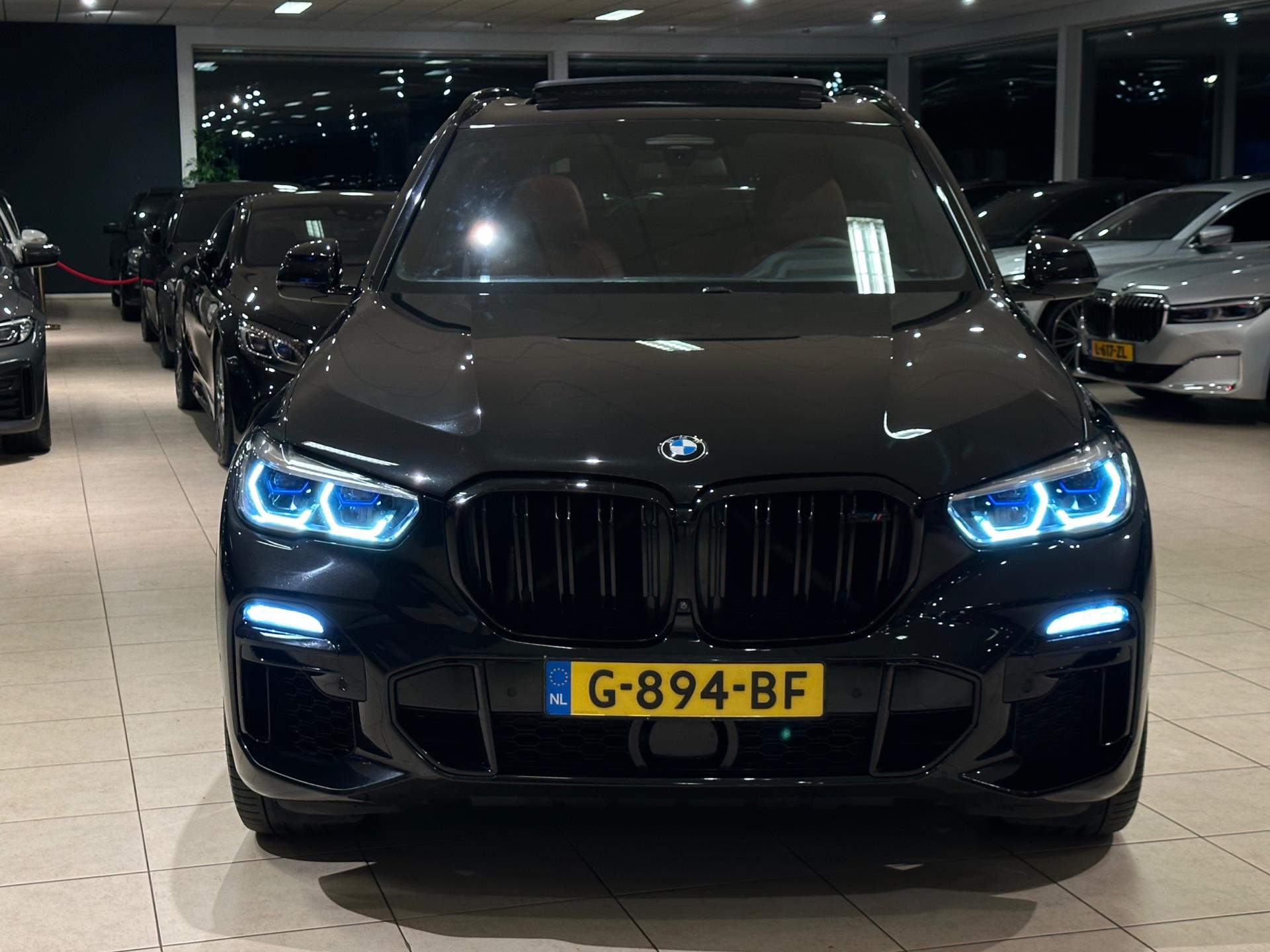 48409409-2.jpg